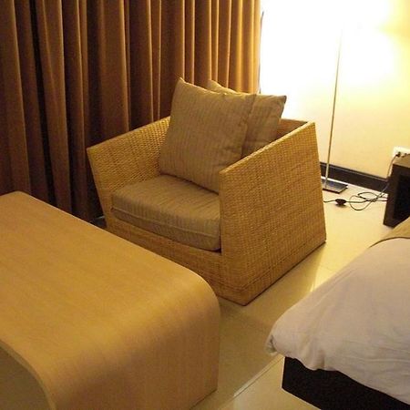 Swutel Hotel Банкок Екстериор снимка