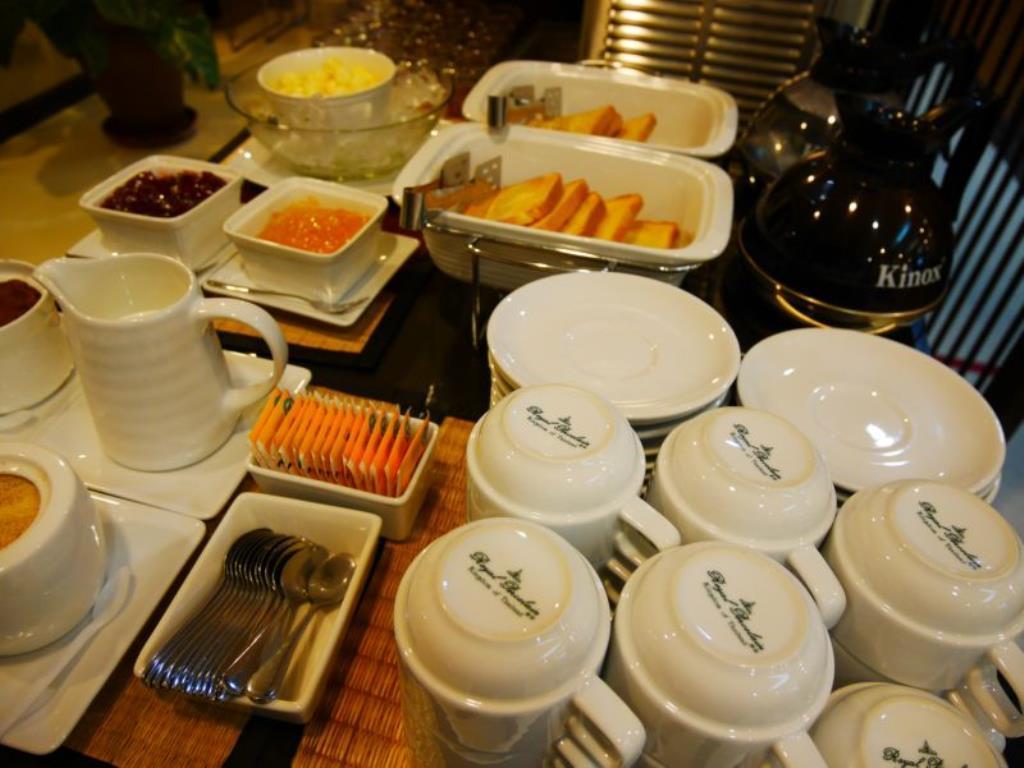 Swutel Hotel Банкок Екстериор снимка