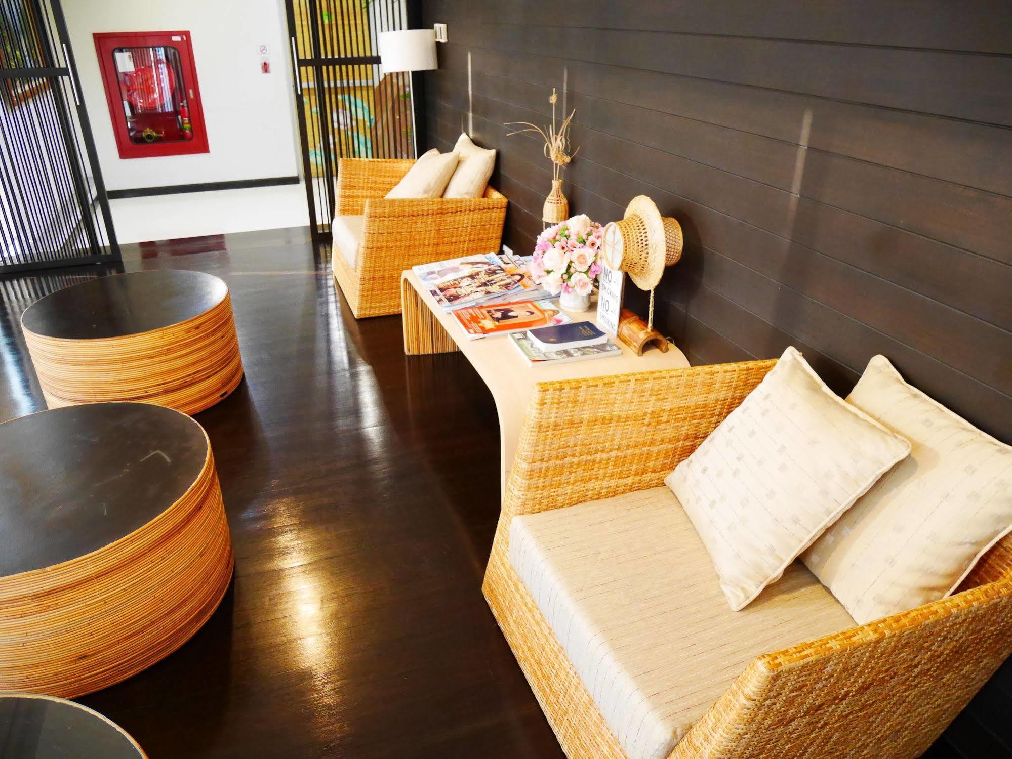 Swutel Hotel Банкок Екстериор снимка